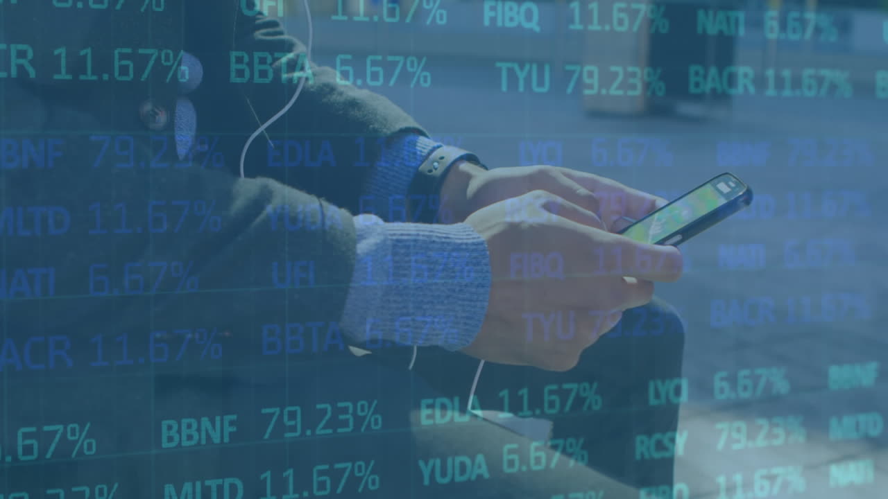 animación del procesamiento de datos del mercado de valores contra la sección media de un empresario que utiliza un teléfono inteligente.