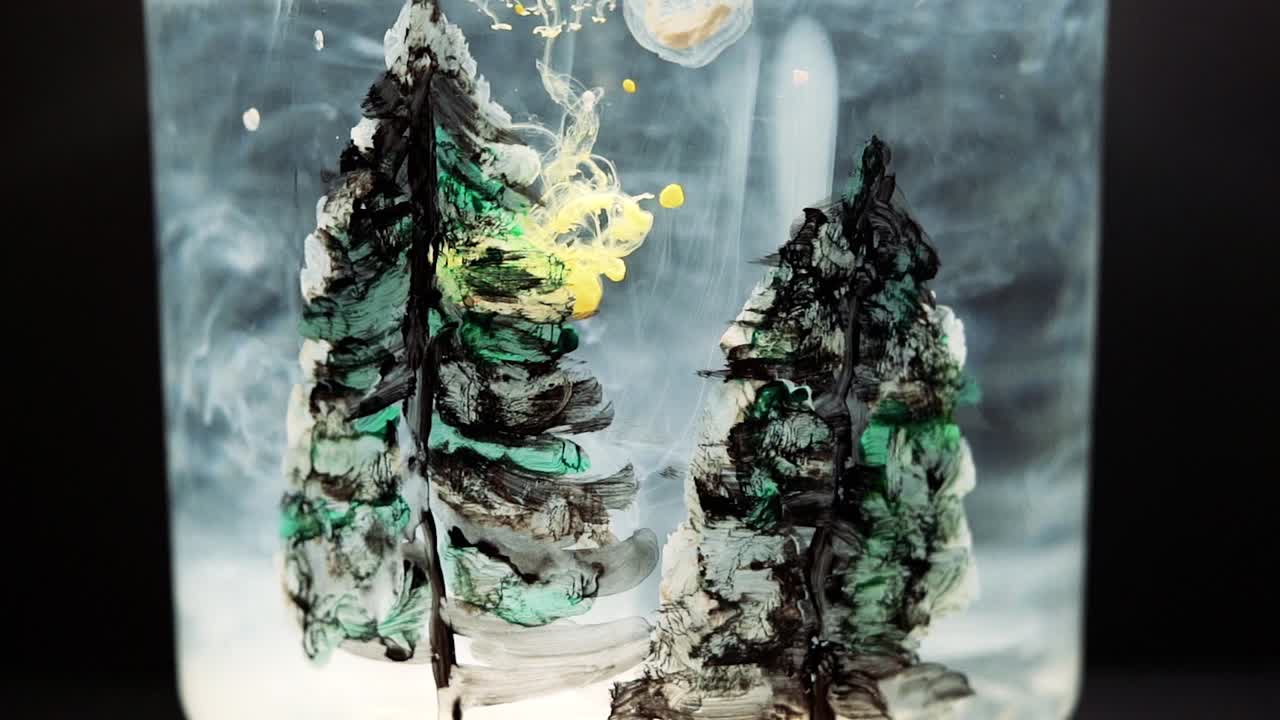 내부에 소나무가 그려져 있는 물탱크에 떠 있는 노란색 페인트