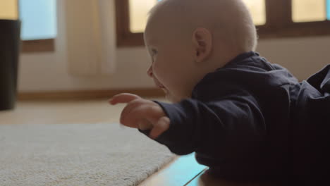 baby girl wants to crawl and moving hands and legs