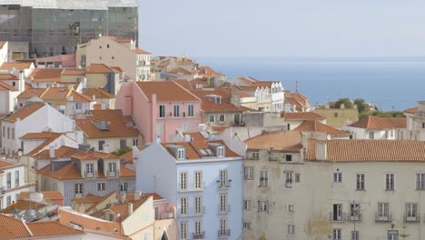 Blick-Vom-Standpunkt-Der-Portas-Do-Sol,-Gefilmt-In-Lissabon,-Portugal