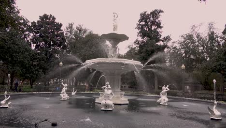 forsyth park fountain savanah georgia  in slow motion