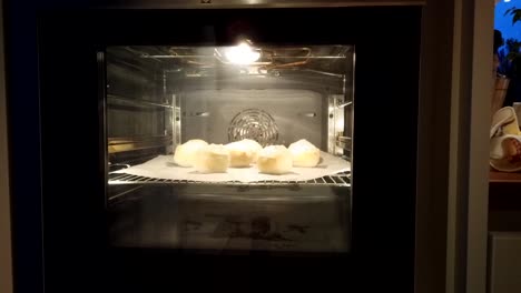 a timelapse video of baking buns