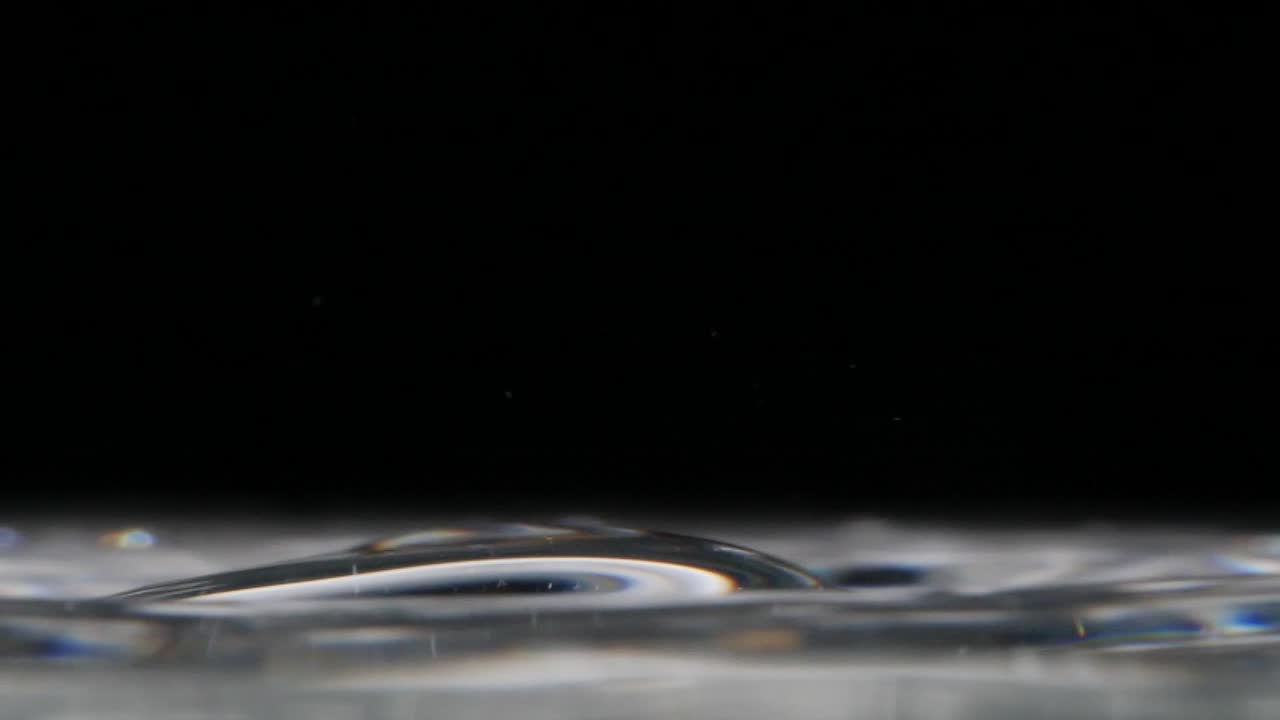 유리 물 표면에 튀는 물방울에 가까이, copyspace