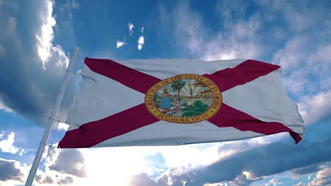 bandera de florida en un asta de bandera ondeando en el viento en el cielo. estado de florida en los estados unidos de américa