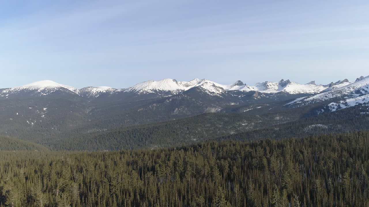 Paesaggio montano aereo in Siberia