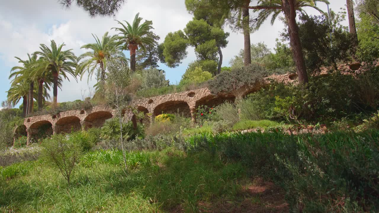 parque guell en barcelona, españa
