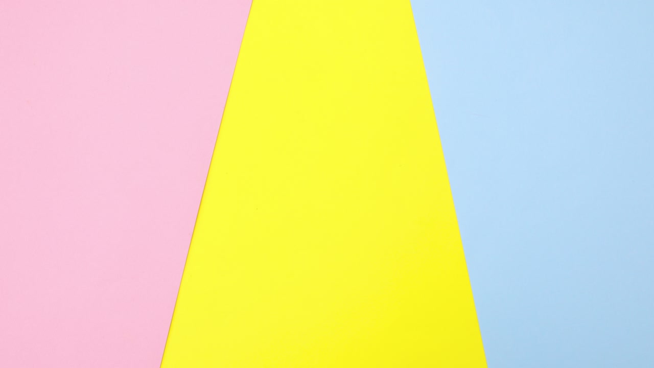 coloridos huevos de pascua aparecen en el tema colorido. detener el movimiento