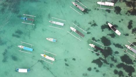 Aerial-4K-Drone-Footage:-Tranquil-Mushroom-Bay-Beach,-Nusa-Lembongan,-Bali