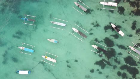 aerial 4k drone footage: tranquil mushroom bay beach, nusa lembongan, bali