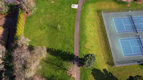 4K-aerial-drone-shot-overlooking-Portland,-Oregon-public-park