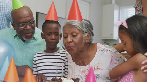 Video-De-Una-Familia-Afroamericana-Feliz-En-Una-Fiesta-De-Cumpleaños