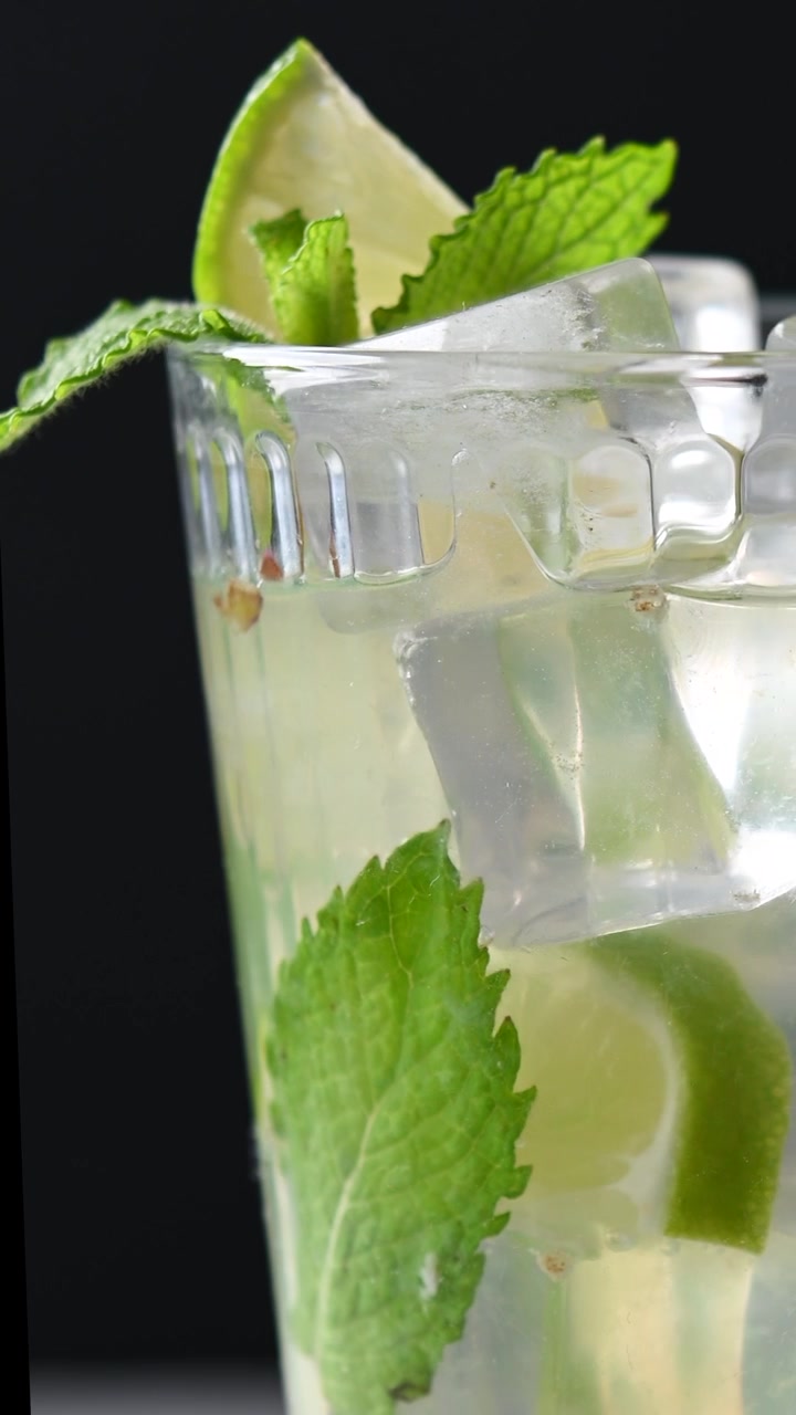 Pyörivä mojito-cocktail