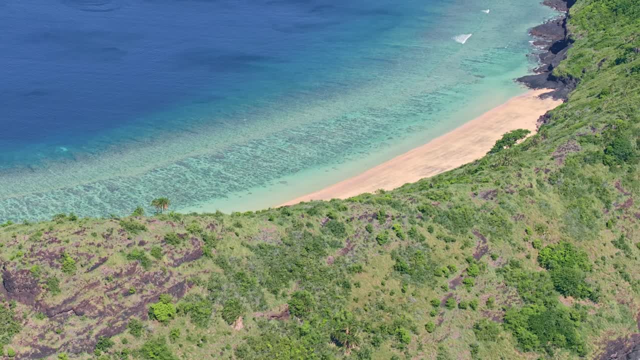 Comoros - Moheli - Ouenefou - Orbit right on the third beach of the island