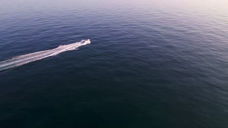 Birdseye-view-of-fast-motorboat-on-the-Mediterranean-Sea