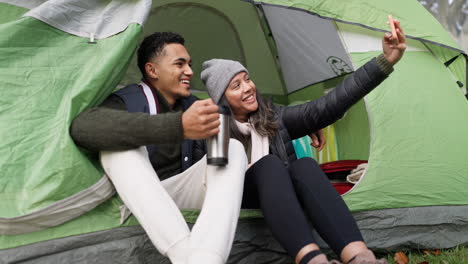 Happy-couple,-tent-and-camp-for-selfie