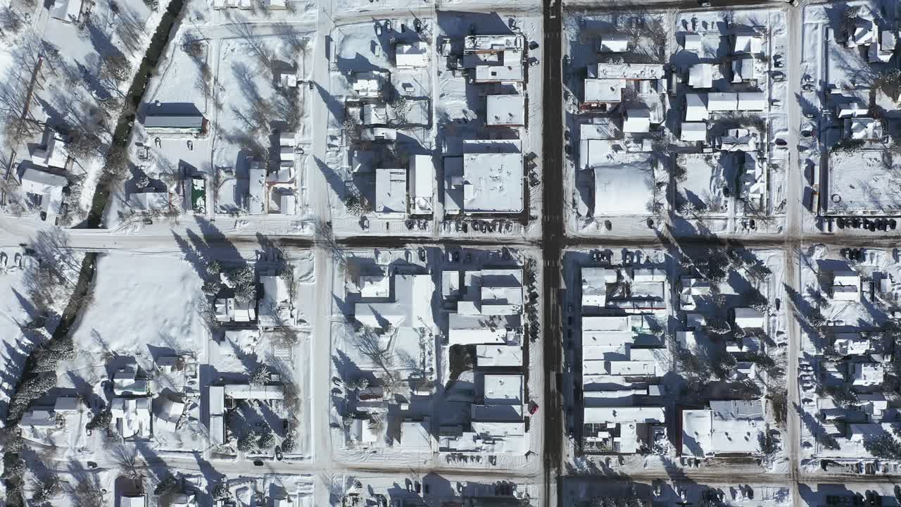 겨울철과 화창한 날 미국 남서부 콜로라도에 있는 우레이(ouray)의 버드아이(birdeye) 공중 전망, 하향식 드론 샷