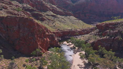 ormiston gorge, terytorium północne, australia, materiał z drona, 25 klatek na sekundę