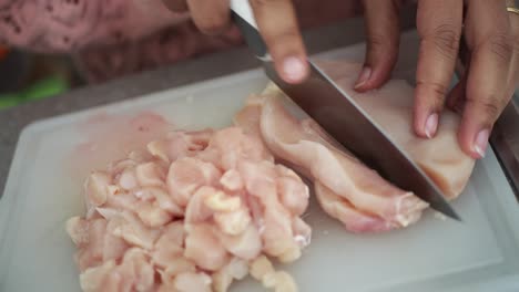 preparación de pollo crudo