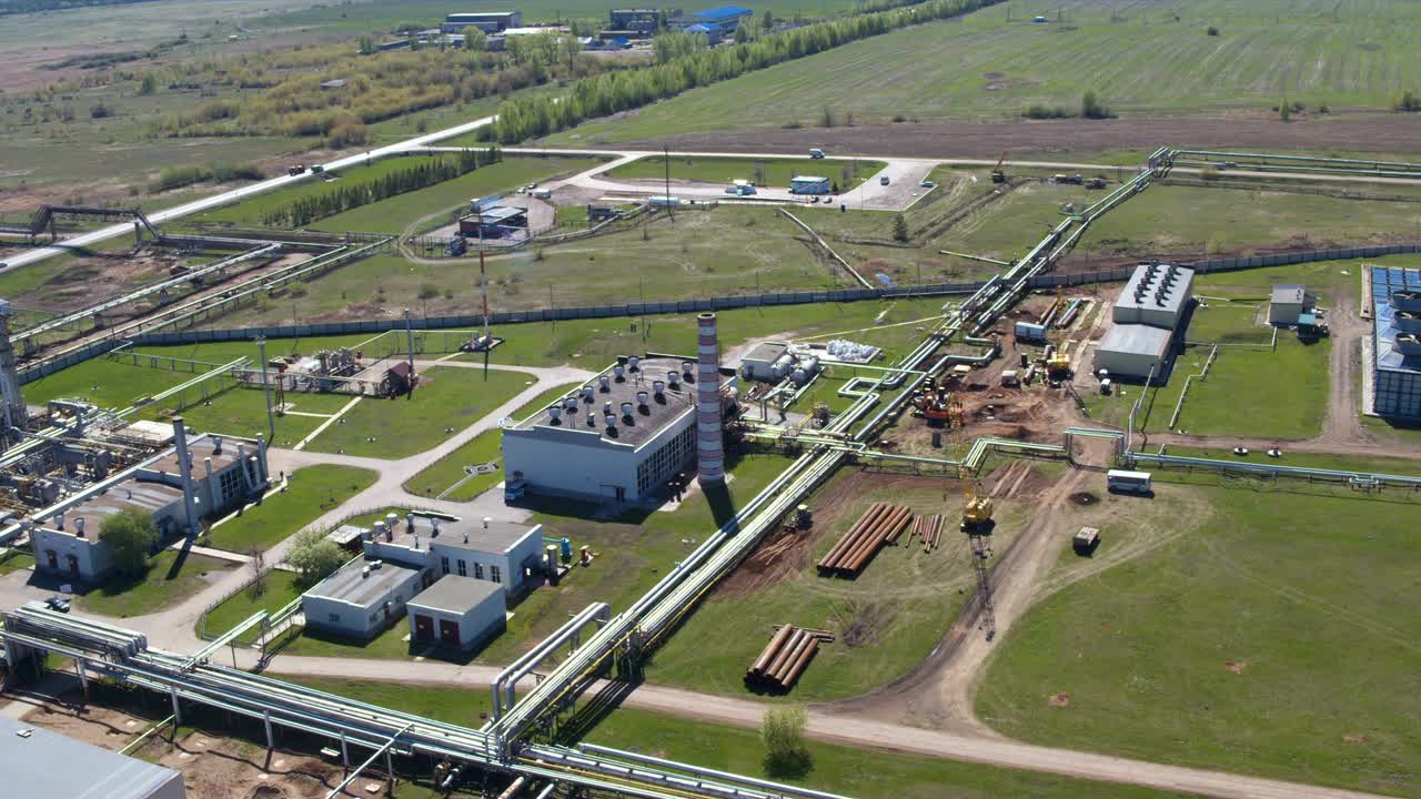 Area di complesso industriale con panorama di officine