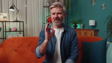 Happy-cheerful-middle-aged-man-looking-approvingly-at-camera-showing-ok-gesture,-positive-like-sign