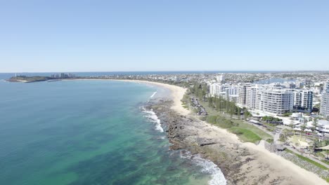 Rocky-Coastline-And-Seafront-Hotels-At-The-Mooloolaba-Beach-In-Queensland,-Australia