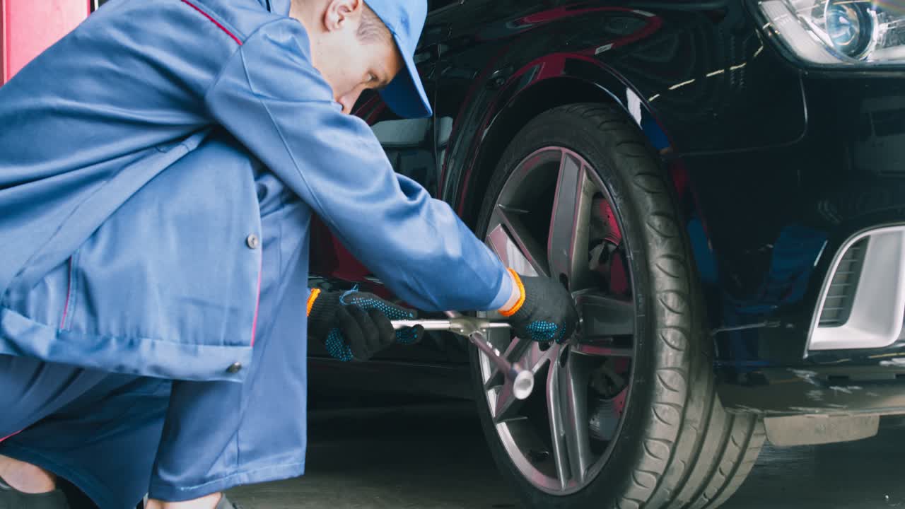 cambio de rueda de automóvil