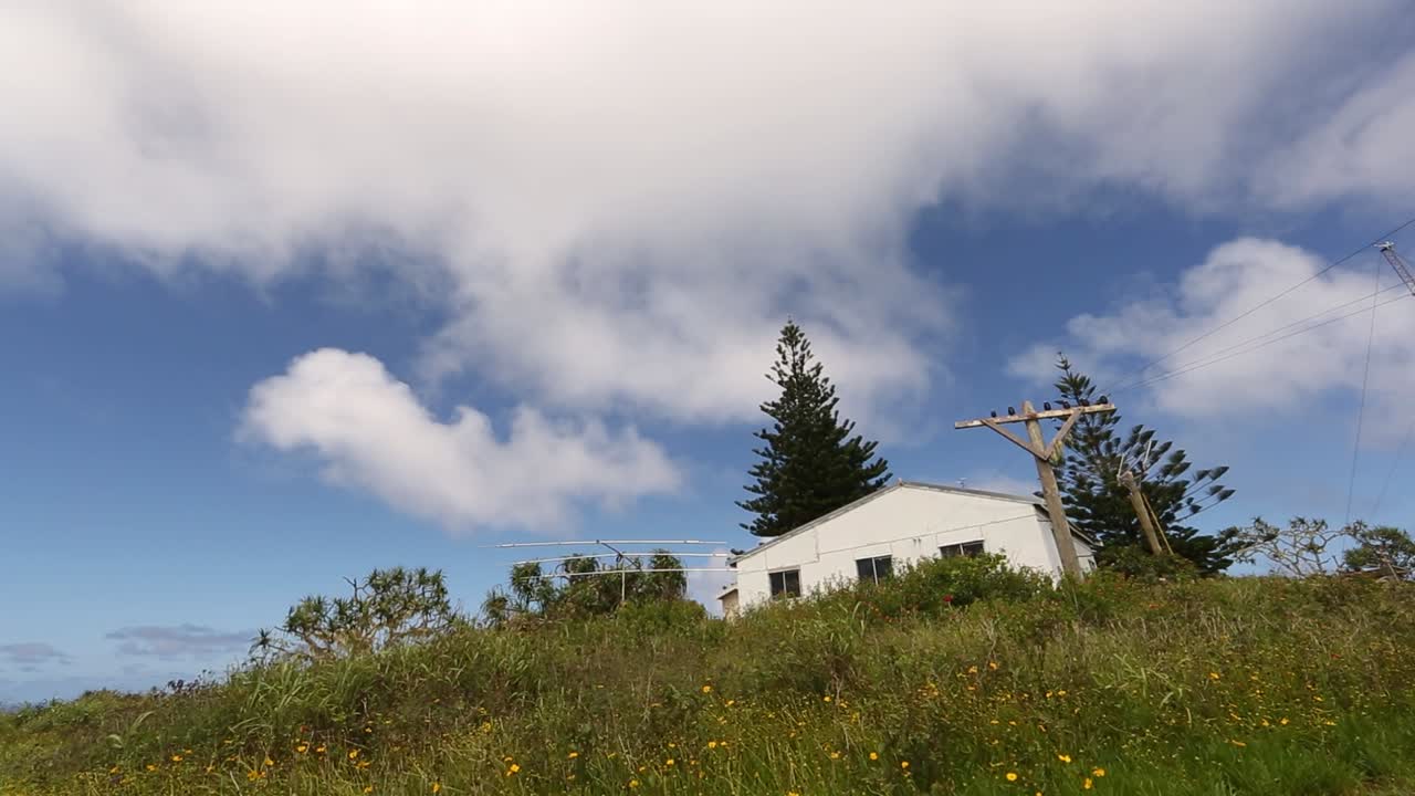 핏케언 아일랜드 라디오 방송국에서 보내는 시간