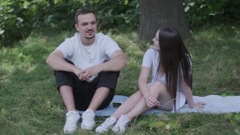 couple on a picnic