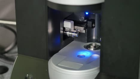 persona que opera una máquina