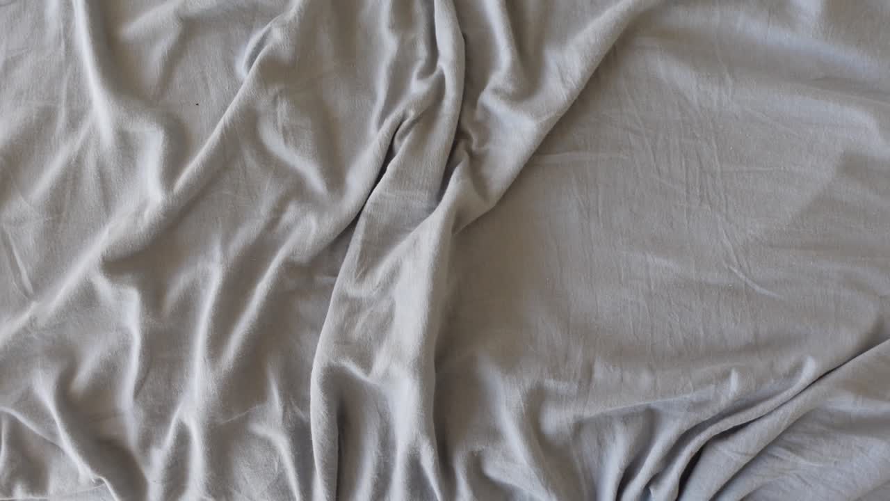 сморщенный серый лист