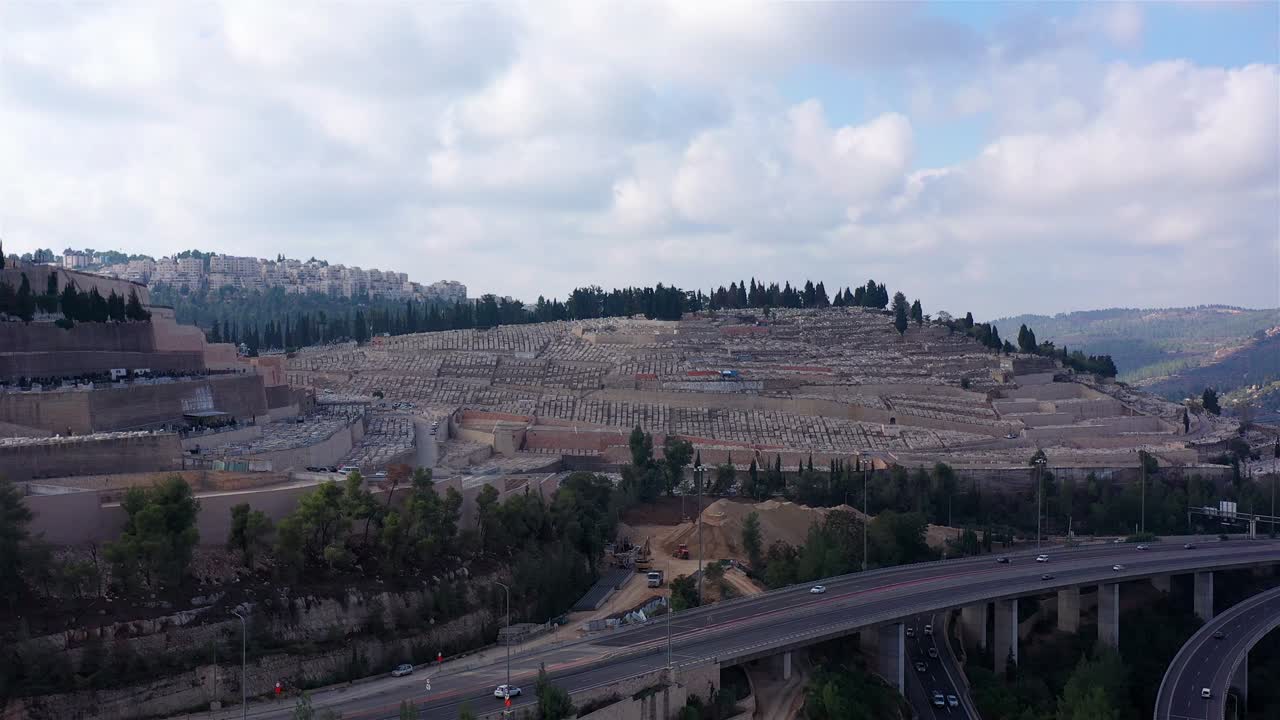 imágenes aéreas sobre el cementerio judío de jerusalén, givat shaul