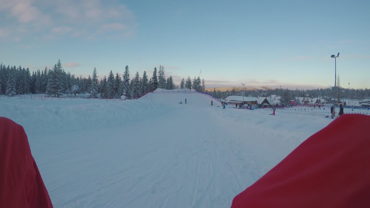 trineo cuesta abajo diversión para todos