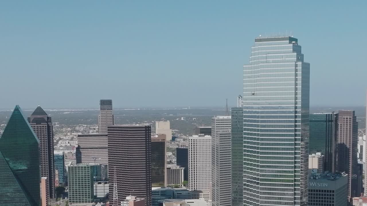 Vista dello skyline del centro di Dallas dall'alto durante una giornata limpida