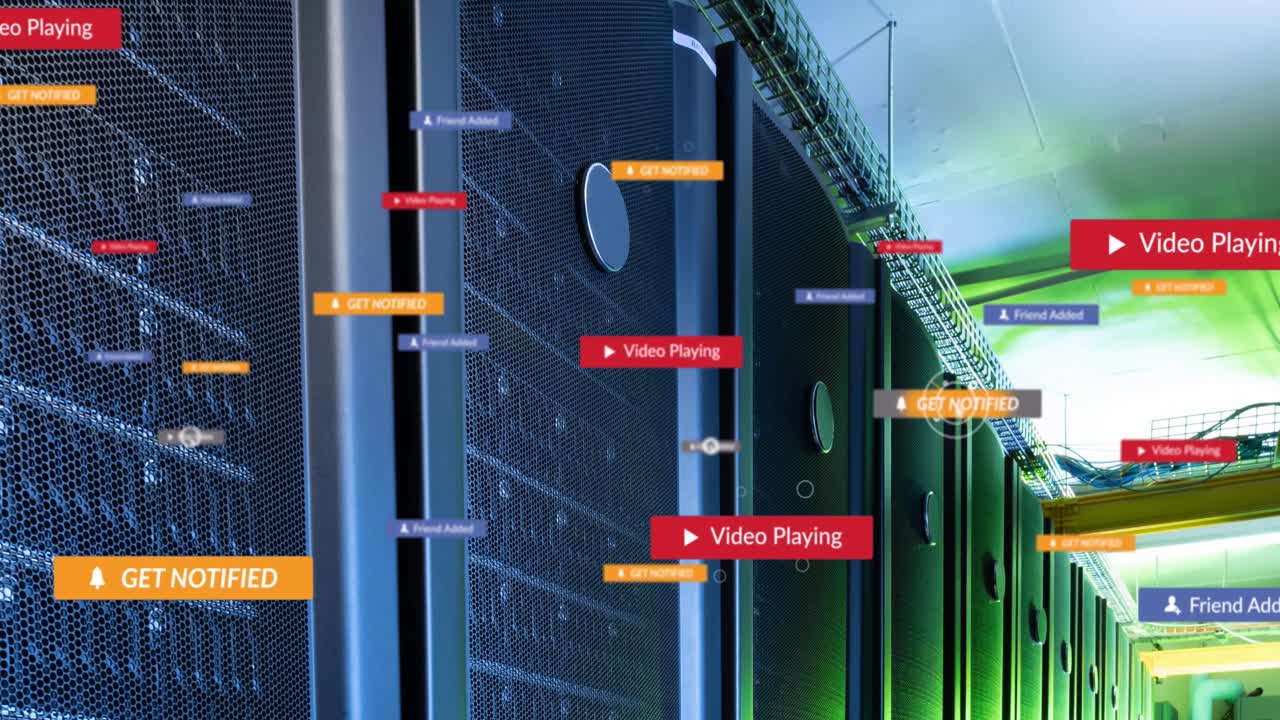 animación de iconos de redes sociales flotando contra la sala del servidor de la computadora