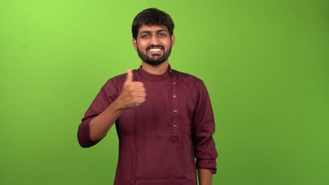 Attractive-man-showing-thumbs-up,-isolated-on-green-screen