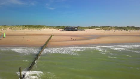 La-Playa-De-Cadzand-bad,-Los-Países-Bajos-Durante-Un-Día-Soleado