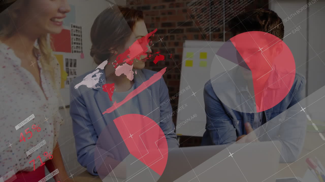 사무실에서 다양한 사업가들에 대한 금융 데이터 처리의 활성화