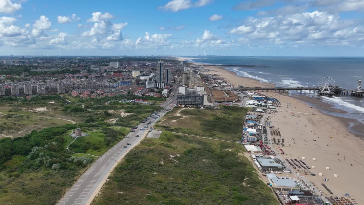 vista den haag por la playa de scheveningen con el paseo de la rueda de la fortuna de pier