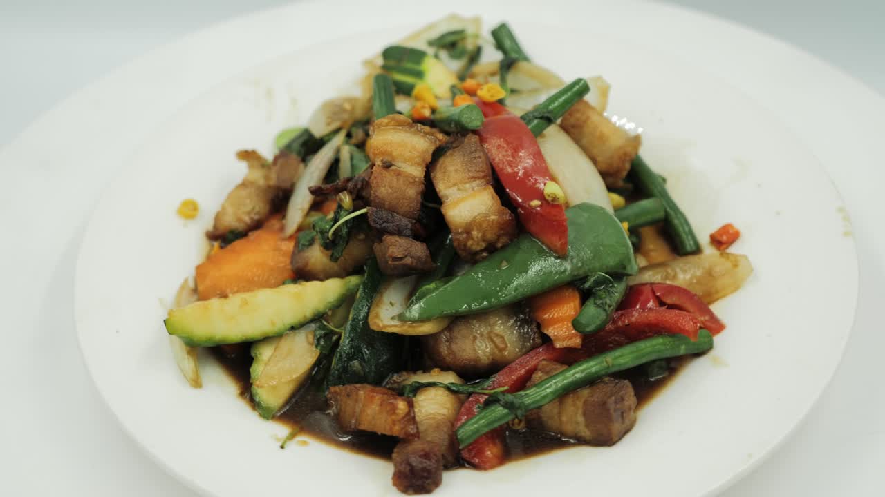 cushine tailandés tradicional en la mesa