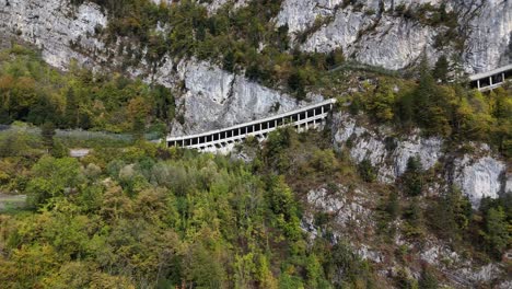 Aerial-approaching-shot-of-hiker-path-along-rocky-mountains-in-Weesen,-Switzerland