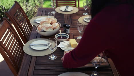 Viele-Hände-Machen-Ein-Tolles-Mittagessen