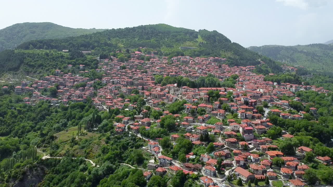 Dağlık bölgede kasaba. Metsovo, Epirus, Kuzey Yunanistan.
