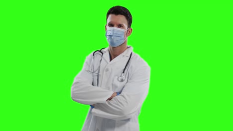 Kaukasischer-Männlicher-Arzt-Mit-Gesichtsmaske-Auf-Grünem-Hintergrund