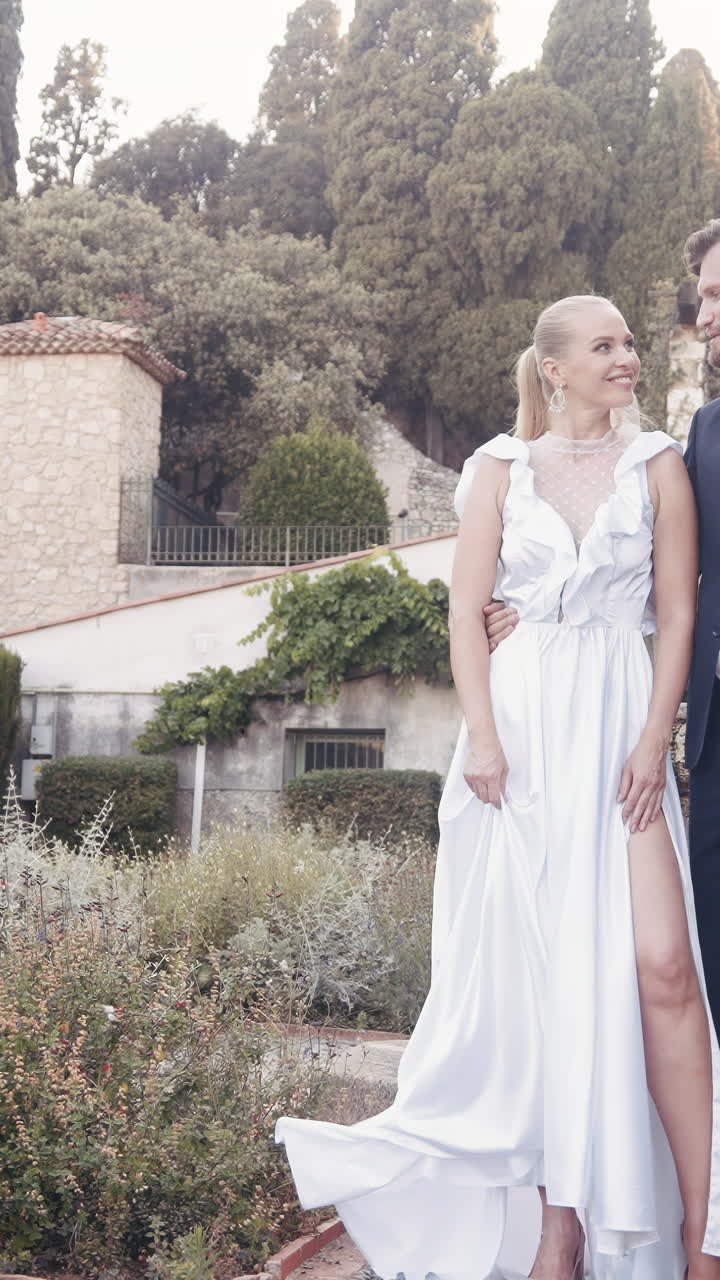 Pareja elegante con vestido de novia de lujo