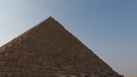 pirámide de menkaure en la necrópolis de giza en egipto