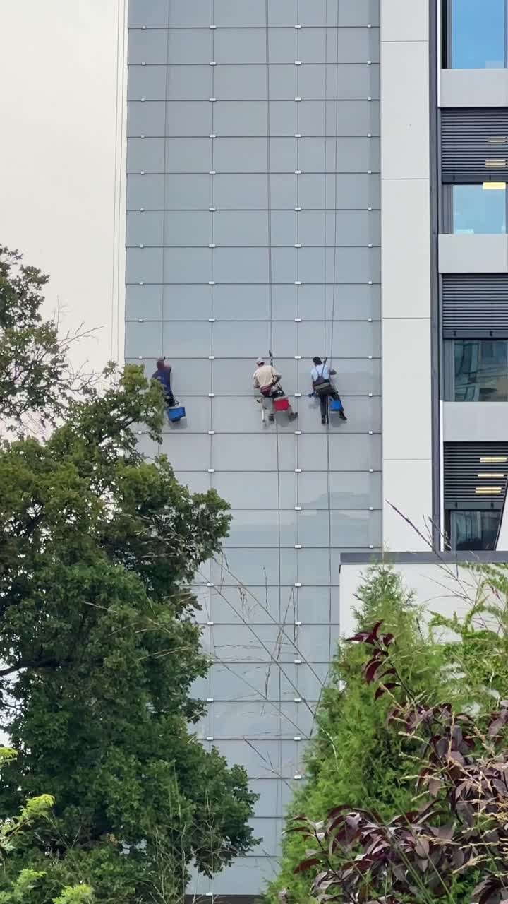 limpieza de la fachada del edificio