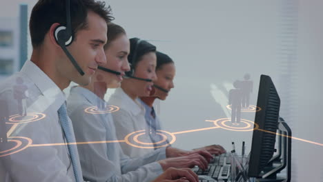 animazione della rete di connessioni su uomini d'affari che indossano cuffie telefoniche
