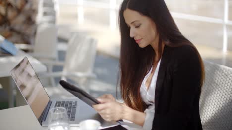 Pretty-businesswoman-working-on-a-tablet