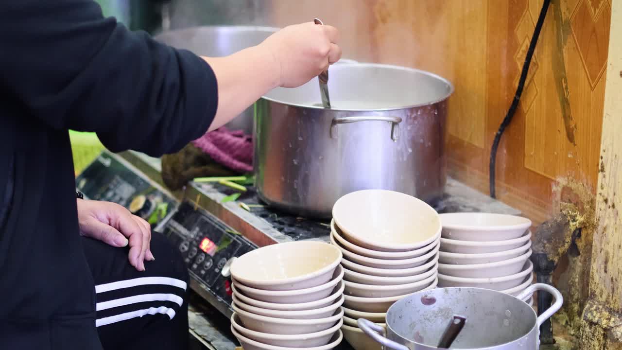 한 비에서 다른 비로 순차적으로 는 행동
