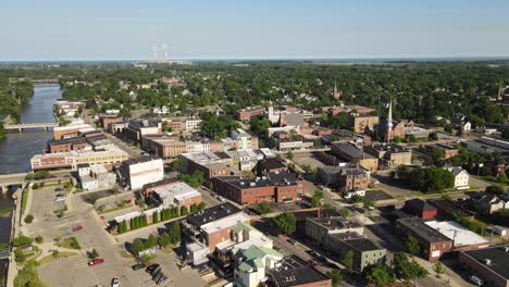 The-City-of-Monroe-on-the-Raisin-River,-Michigan,-USA